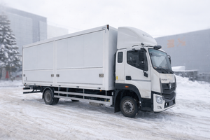 Надежный, проверенный и функциональный фургон-бабочка на шасси Foton M 12 в наличии и под заказ. Модель сочетает удобство погрузки, практичную конструкцию и адаптацию к требованиям российского рынка, обеспечивая эффективность в повседневной эксплуатации.