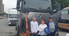 Какой тягач выбрали для перевозки контейнеров? Делимся опытом нашего клиента.